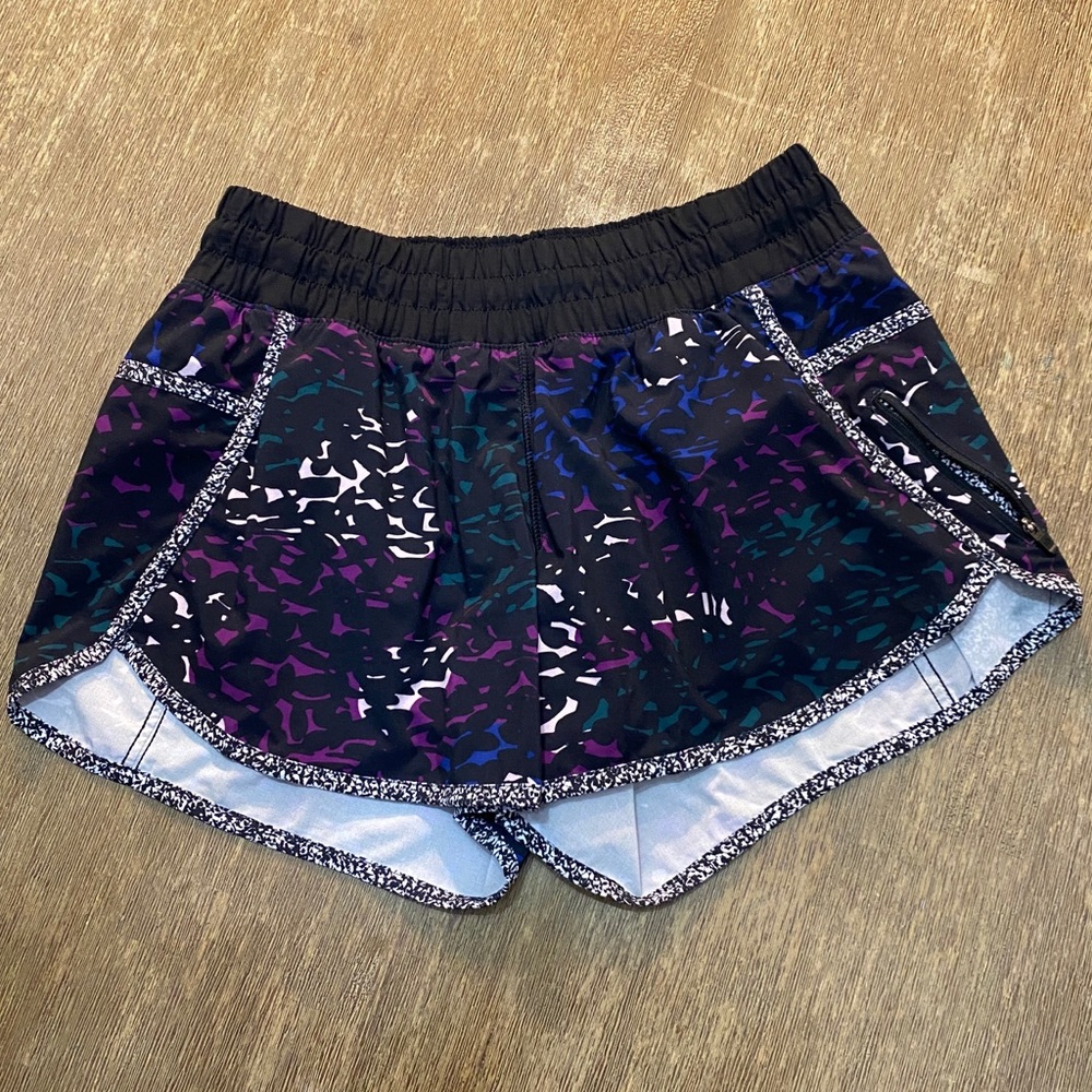 Lululemon 🍋 Trackers Shorts 4” - Picture 2 of 2